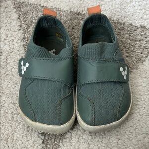 Vivo Barefoot Kids Dark Green Sneakers size 20Y=toddler 5